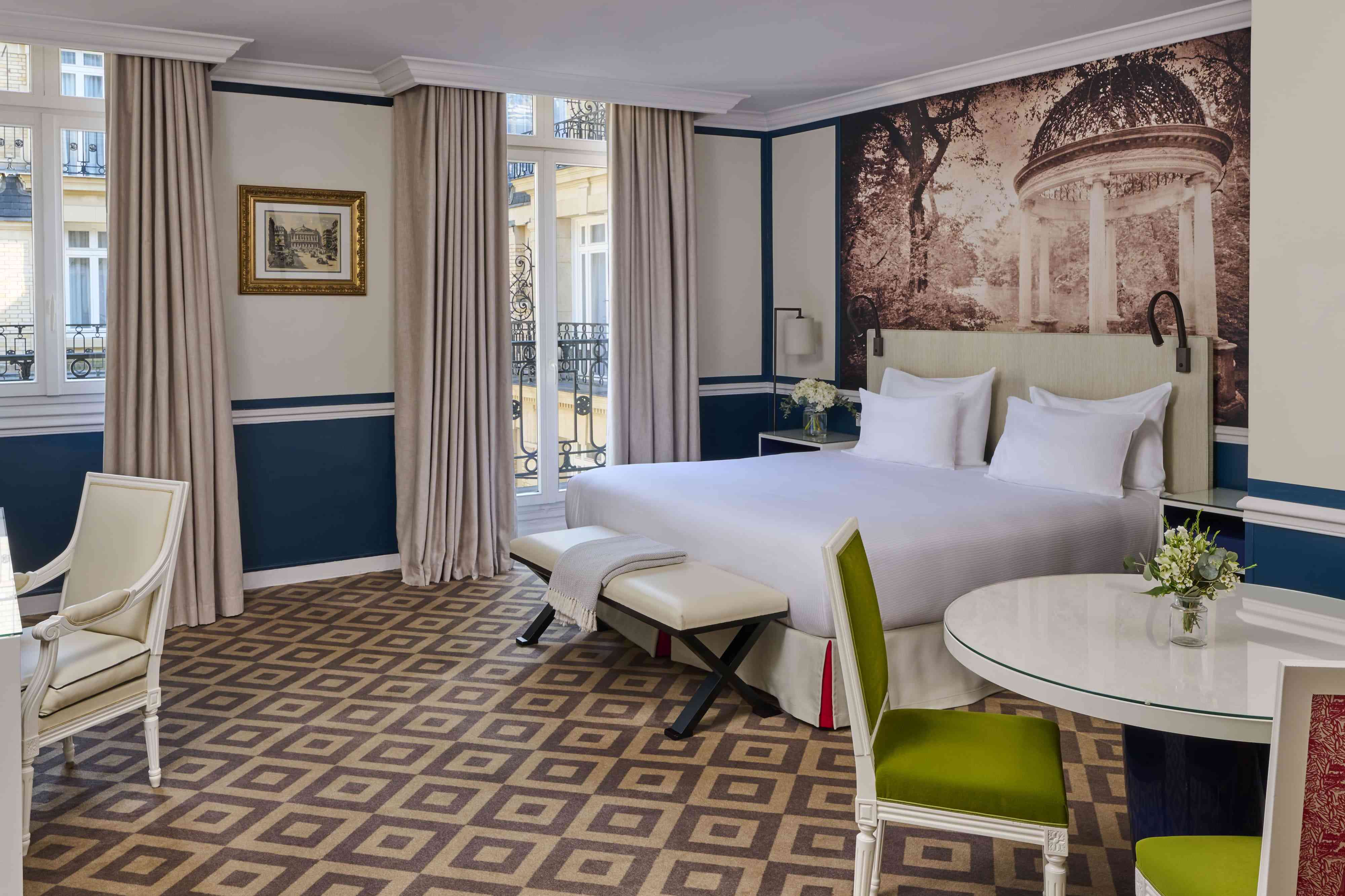Executive Suite - Champs-Elysées view